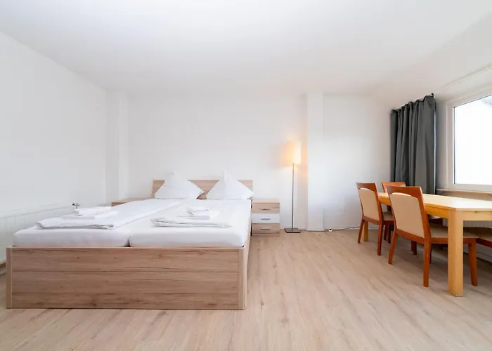 G & L Hotel 3*