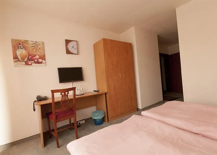 Hotel G & L