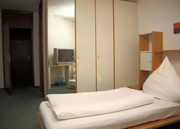 Hotel G & L