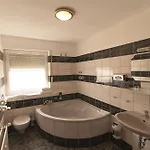 G & L Hotel